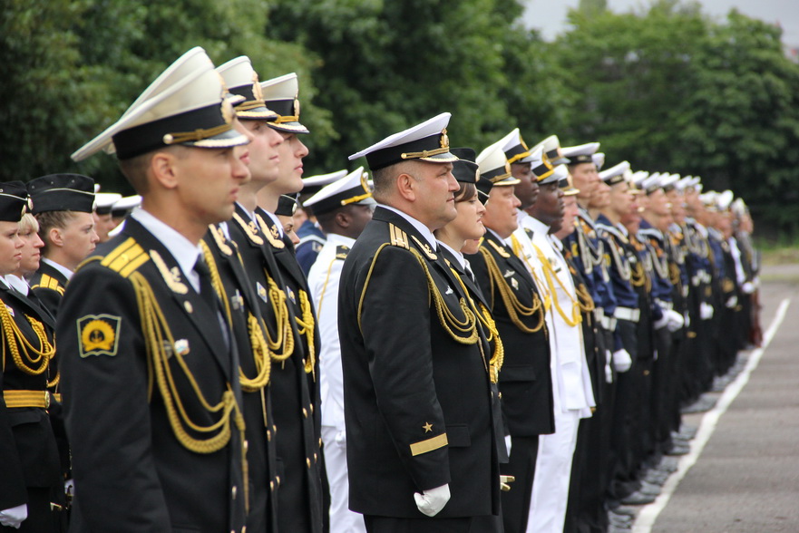 Балтийское высшее военно морское. Курсанты ВУНЦ ВМФ. Курсанты БВМИ. Выпуск лейтенантов БВМИ.